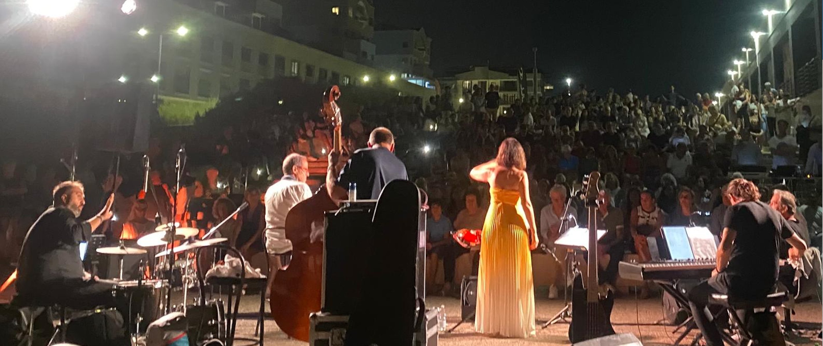 SELMAH in concerto sul Lungomare di Bari, grande pubblico